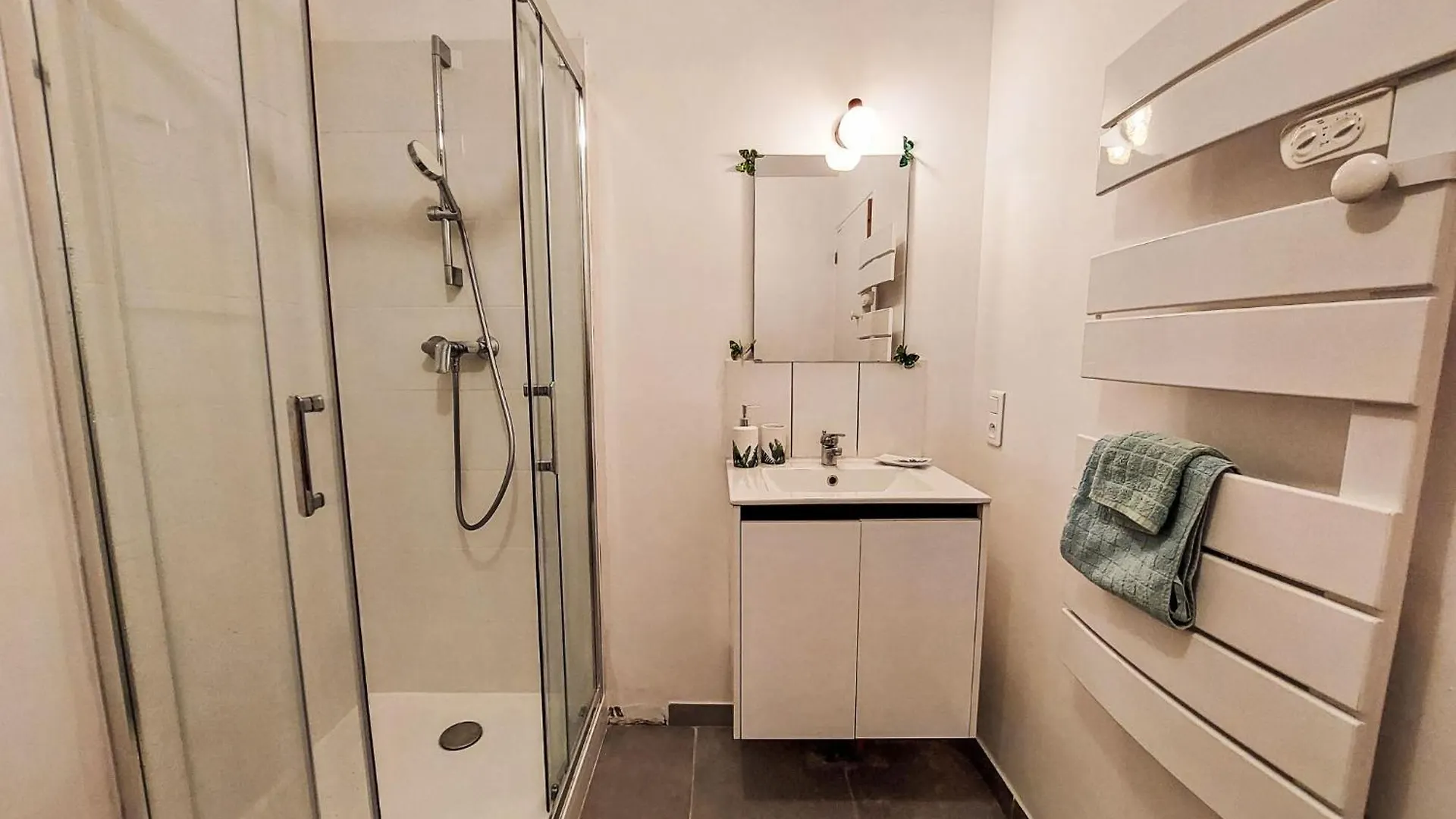 Plozévet Apartment Ty Roz By Interhome 0*,  צרפת